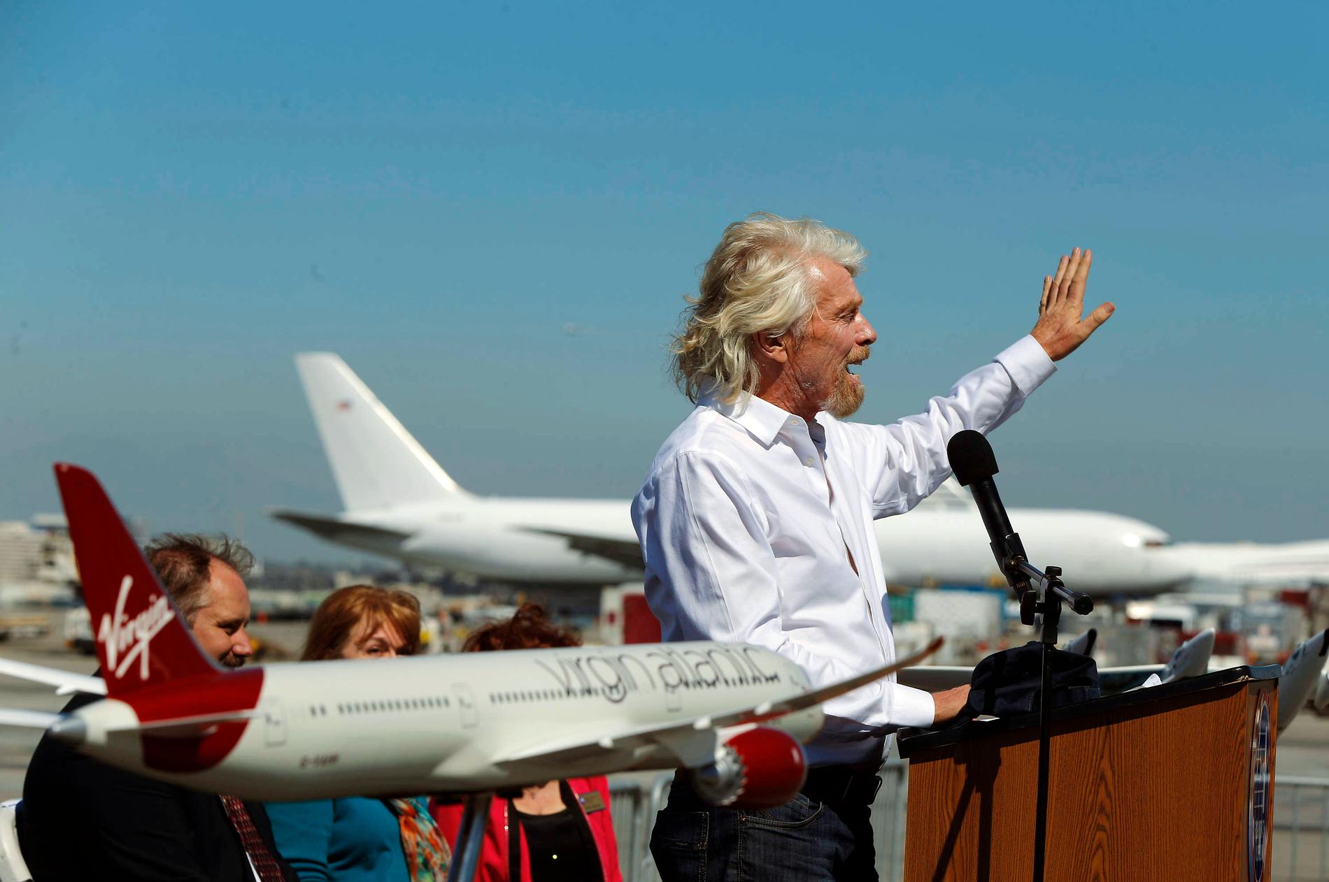 Richard Branson och hans Virgin Galactic säger sig kunna skicka upp turister i rymden mycket snart.