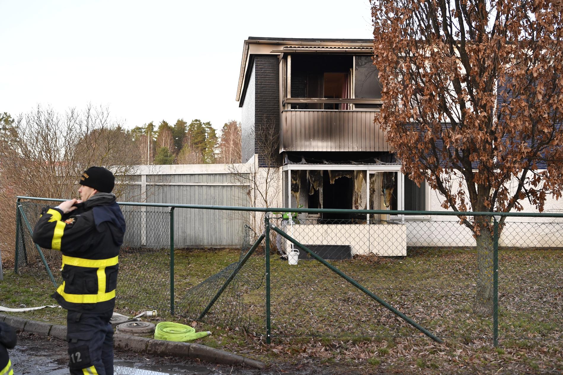 Branden bröt ut i ett kedjehus i Upplands Väsby.
