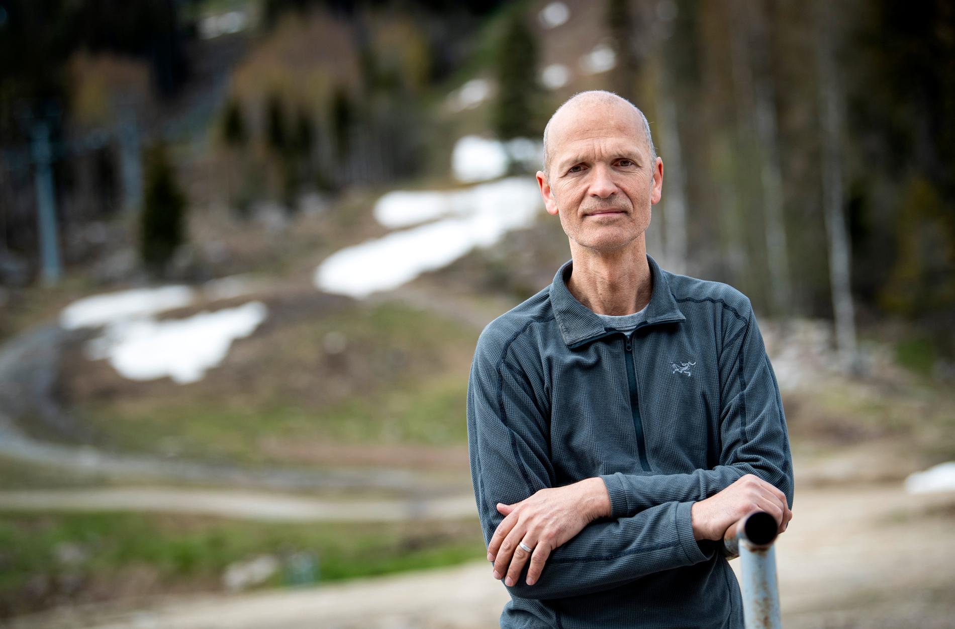 Lars Ek Lööv, ägare till Järvsö Bergscykelpark och Järvsö Bergscykelhotell, säger att det känns skakigt, eftersom man inte vet hur sommarsäsongen blir.