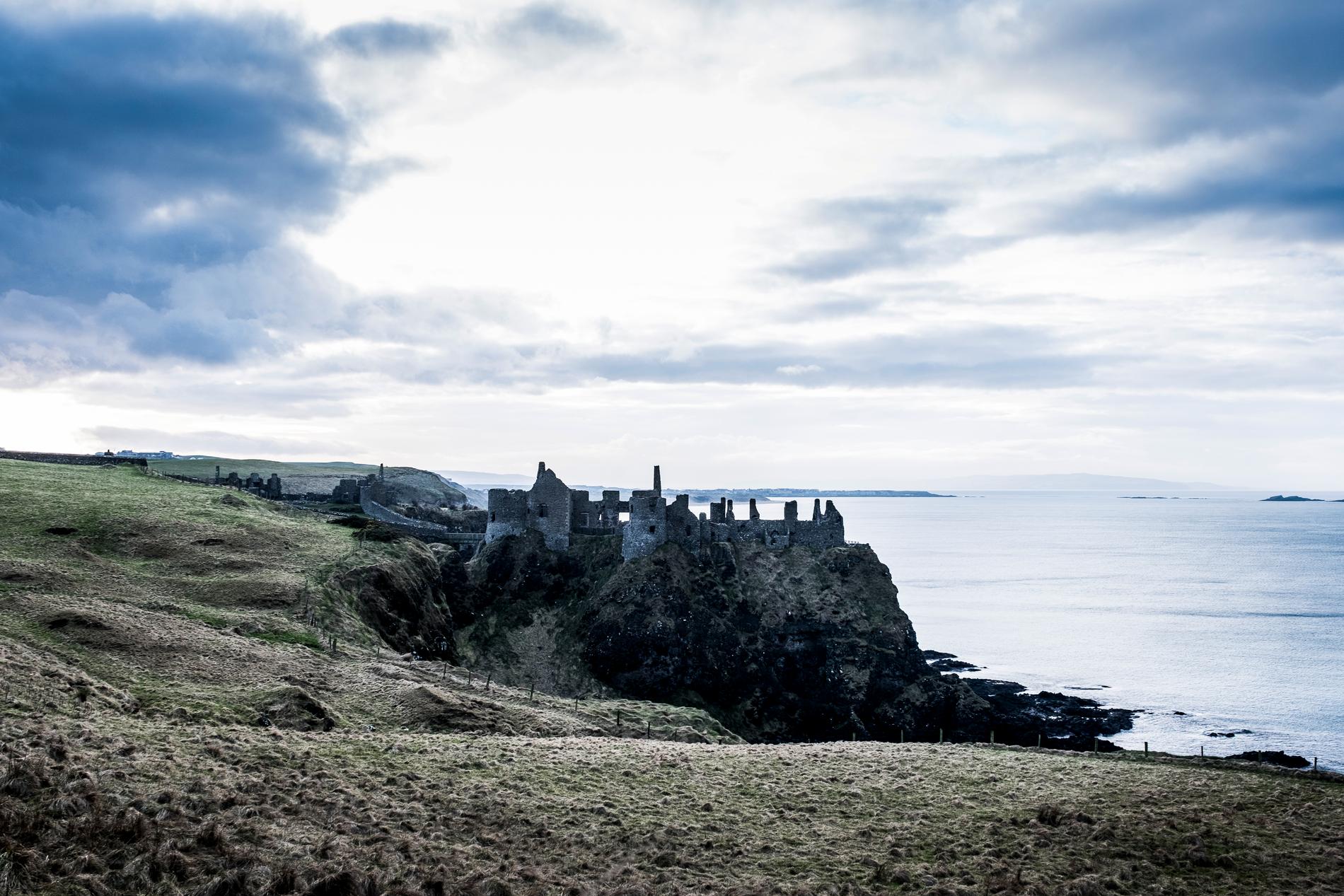 Längs med Nordirlands kust finns slottsruiner som fungerat som exteriörer i "Game of thrones". Arkivbild.