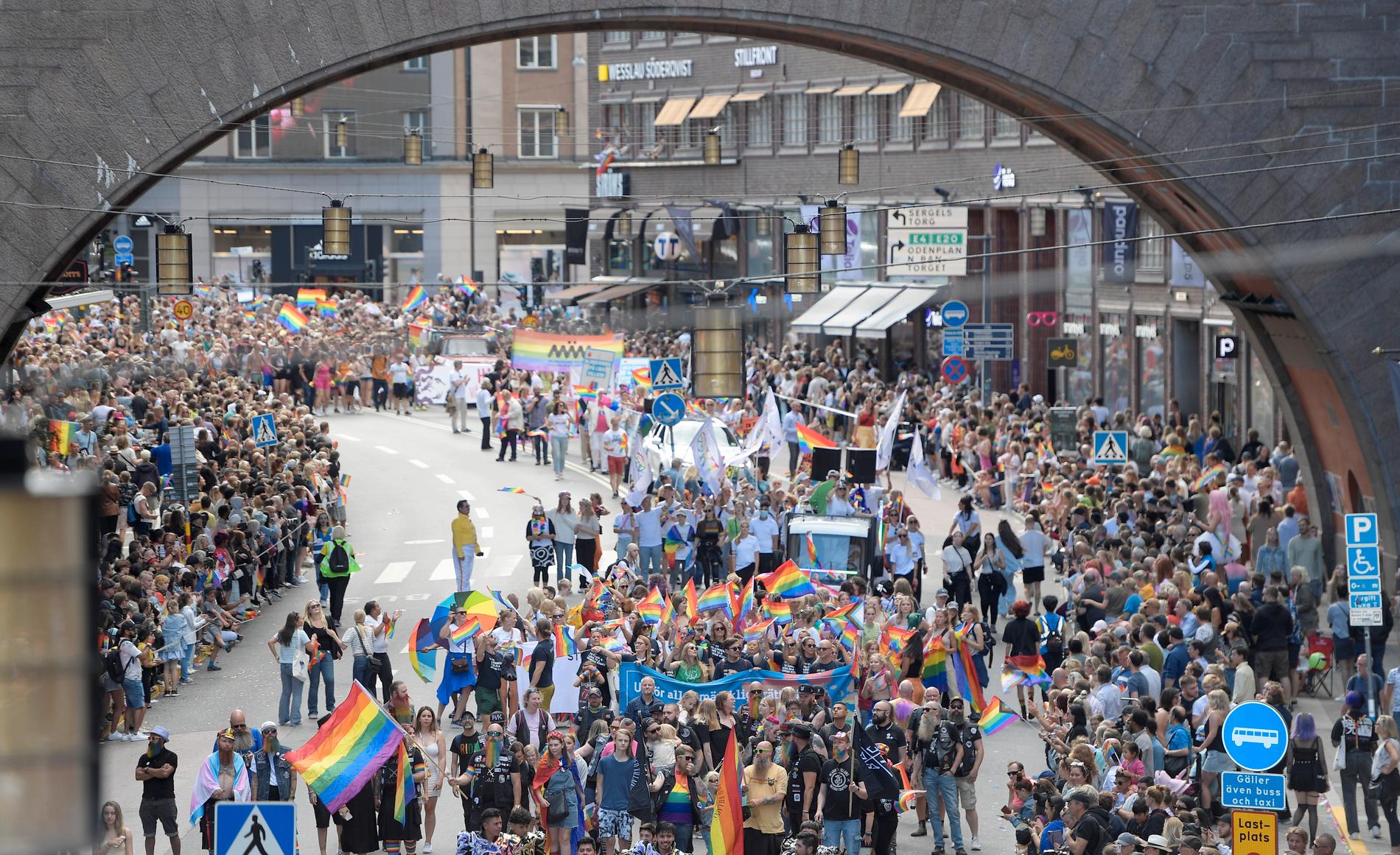Deltagare under förra årets prideparad i Stockholm.