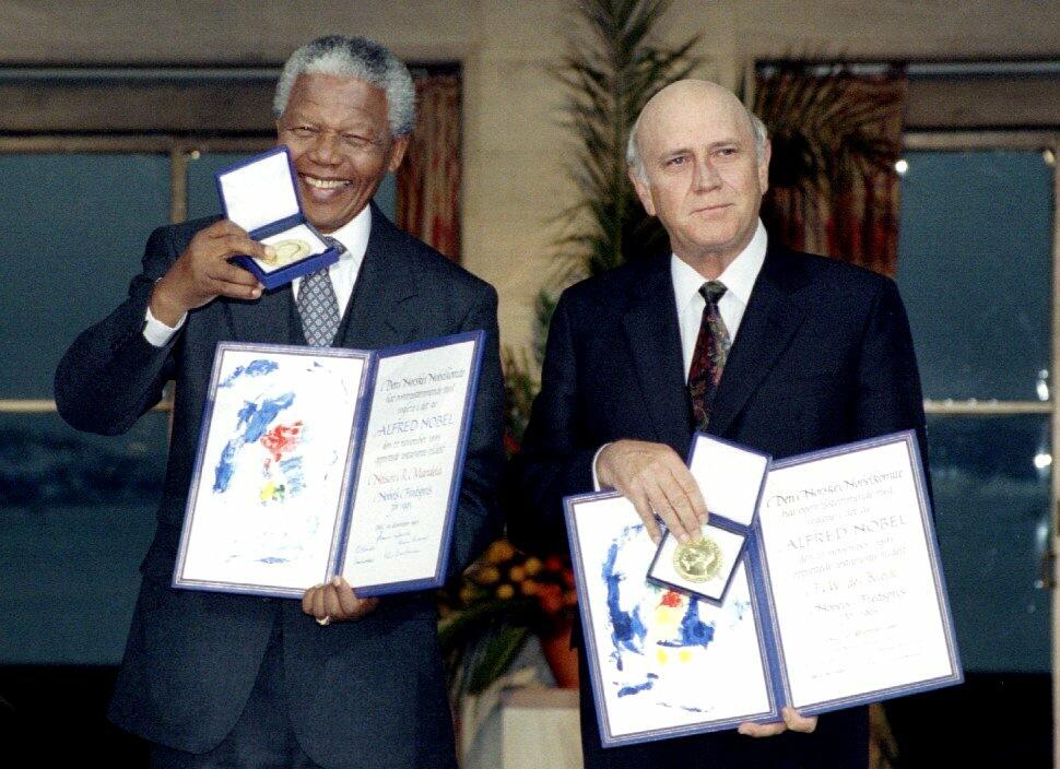 Nelson Mandela och FW de Klerk i Oslo 1993 för att motta Nobels Fredspris. 