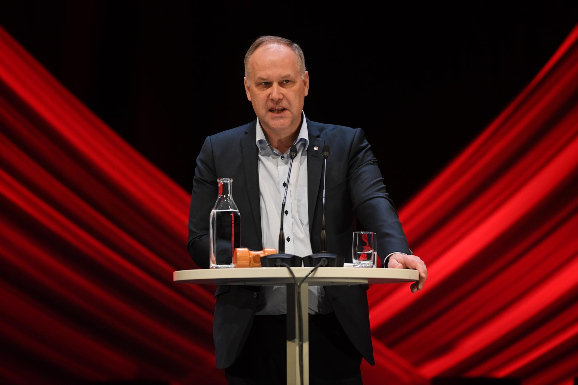 Vänsterpartiets ledare Jonas Sjöstedt angrep hårt Socialdemokraterna i sitt tal på partiets kongress.