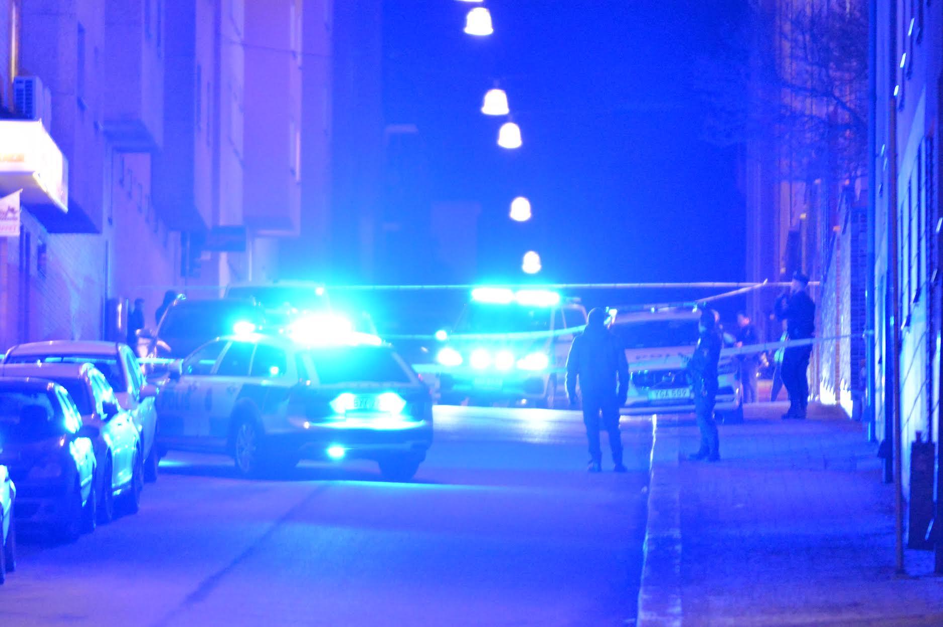 Polisen har spärrat av i centrala Norrköping.
