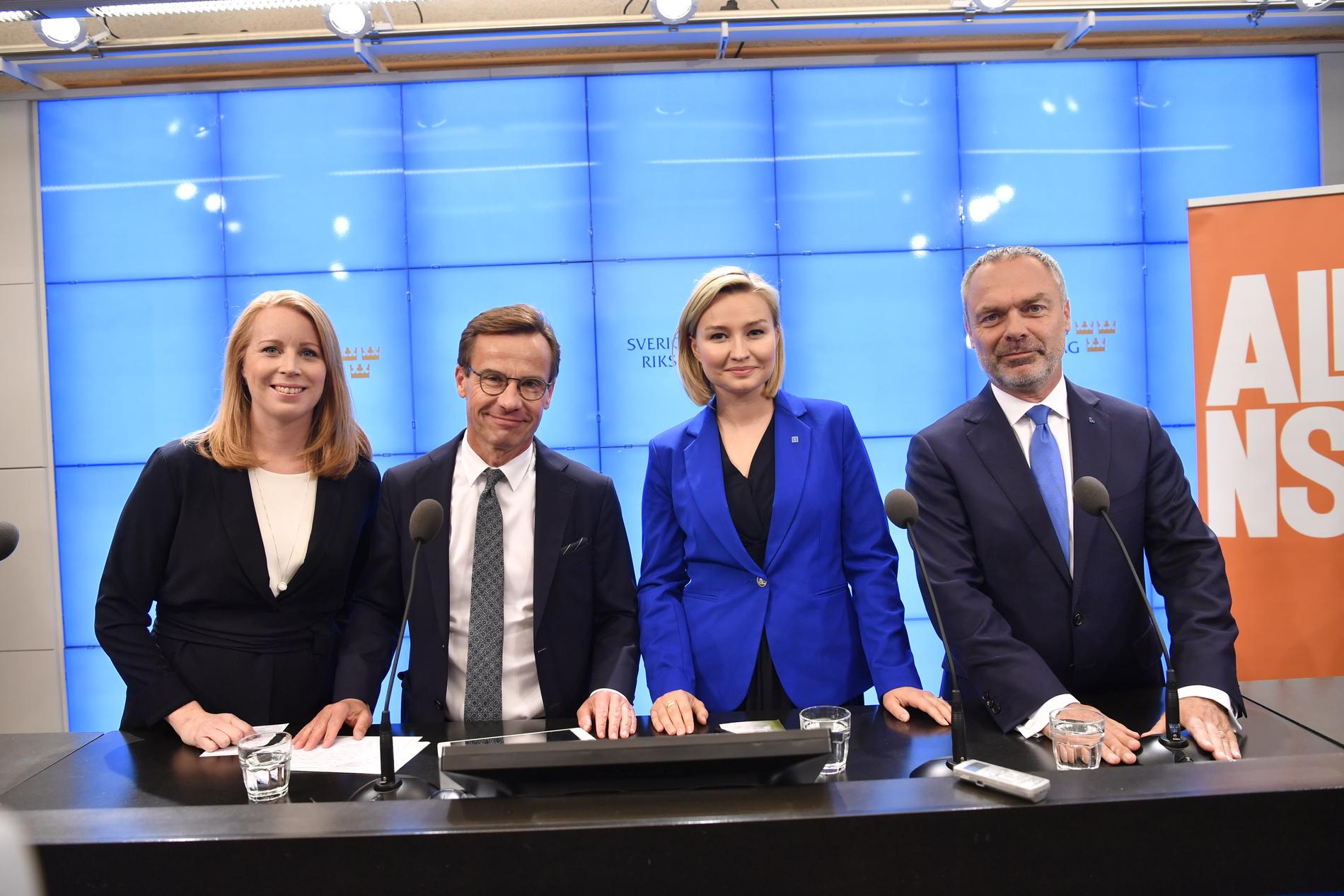 Centerns partiledare Annie Lööf (C), Moderaternas partiledare Ulf Kristersson (M), Kristdemokraterna Ebba Busch Thor (KD) och Liberalernas partiledare Jan Björklund (L) bjöd in Stefan Löfven till samtal.