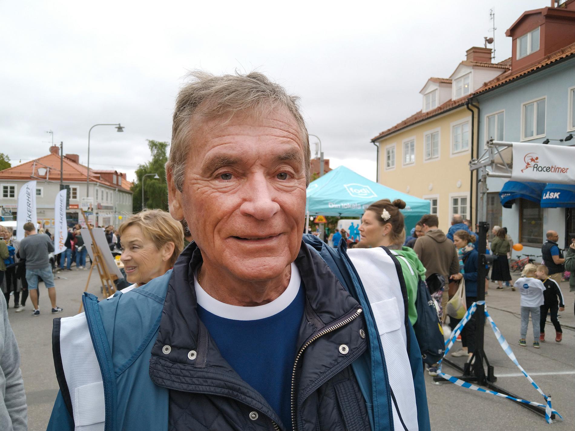 För väljaren Jan Bjärnum som är tävlingsledare vid Tolvanloppet i Bromma som partiledare Jan Björklund (L) besöker under lördagen, är det självklart att rösta i EU-valet.
