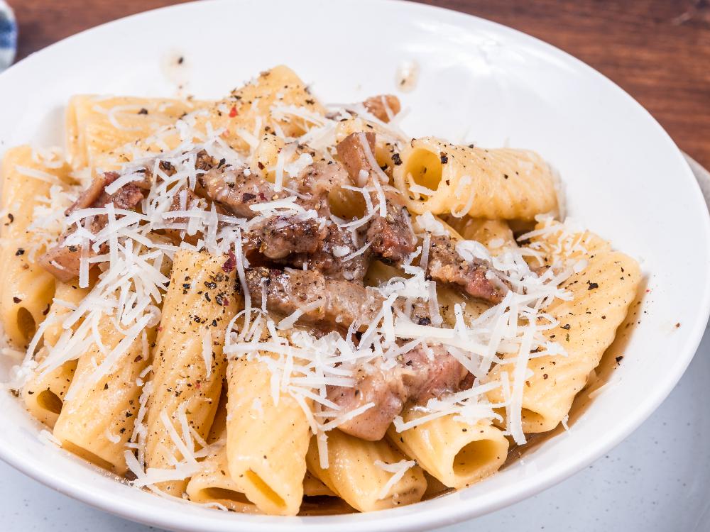 Prova en riktigt klassisk italiensk pastarätt med smakrik pancetta.