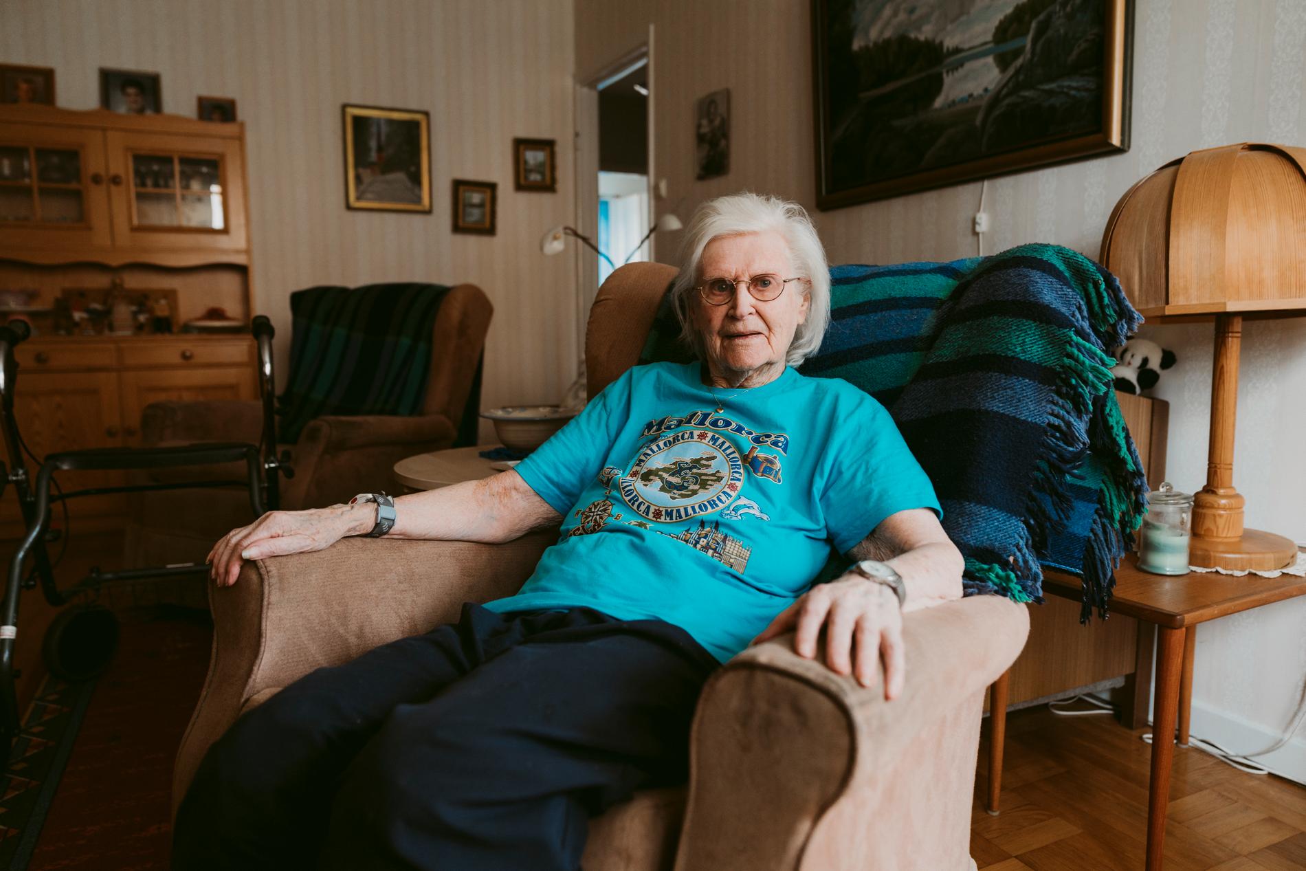 Efter ett svårt fall i hemmet känner sig Margit Holmberg, 91, inte längre trygg att bo ensam.