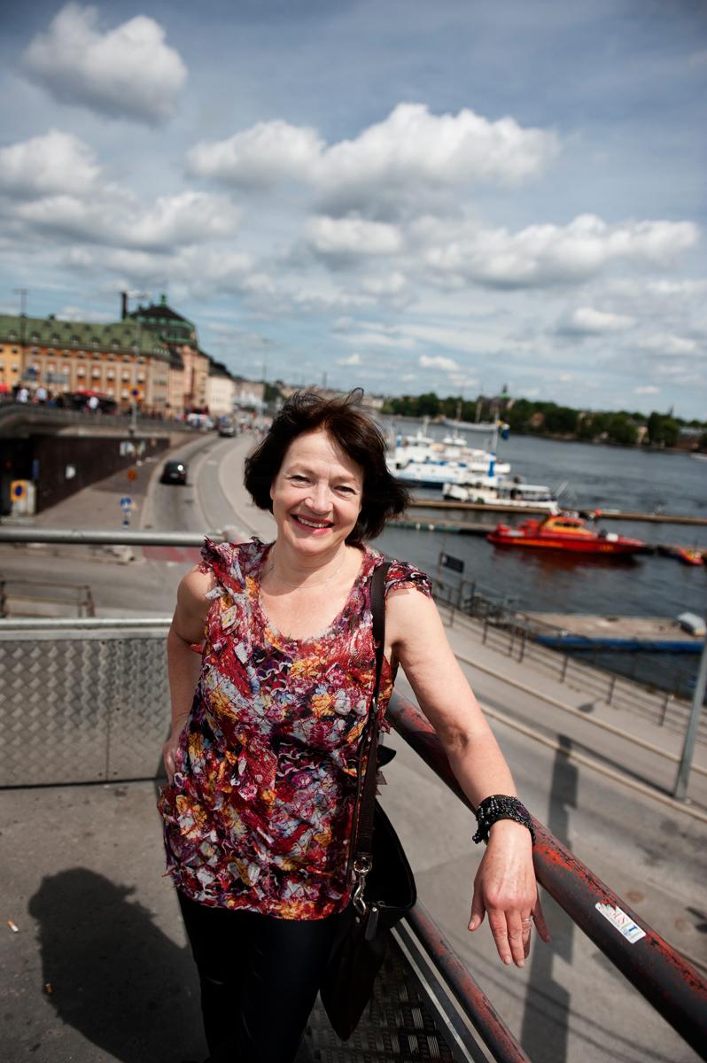 Monica Gunne på sitt smultronställe i Stockholm – Slussen. ”En historisk mittpunkt, staden föddes här”, skrev hon 2011.