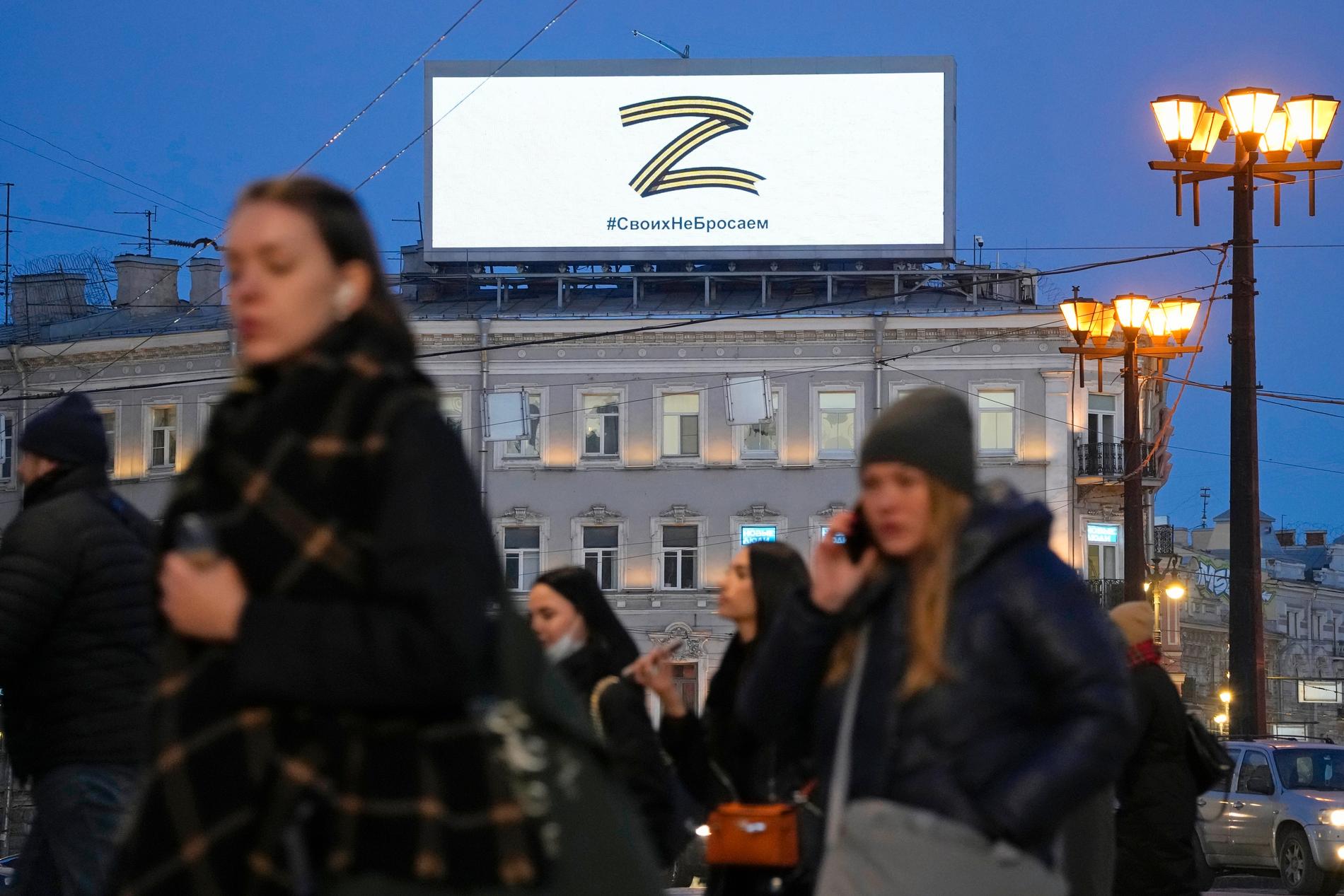 Propagandasymbolen ”Z”  för den så kallade ”militära specialoperationen” syns nu på storskyltar i flera ryska storstäder. 