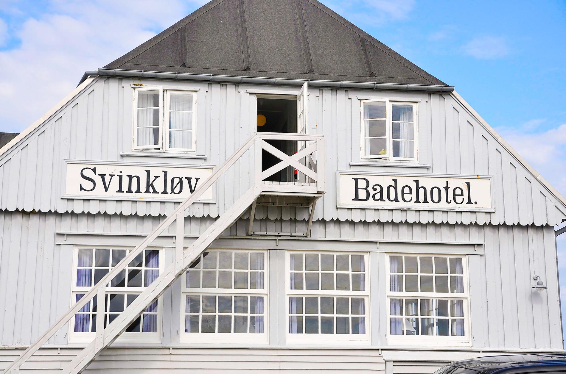 Svinkløvs badehotel är en sober träbyggnad från 1925.