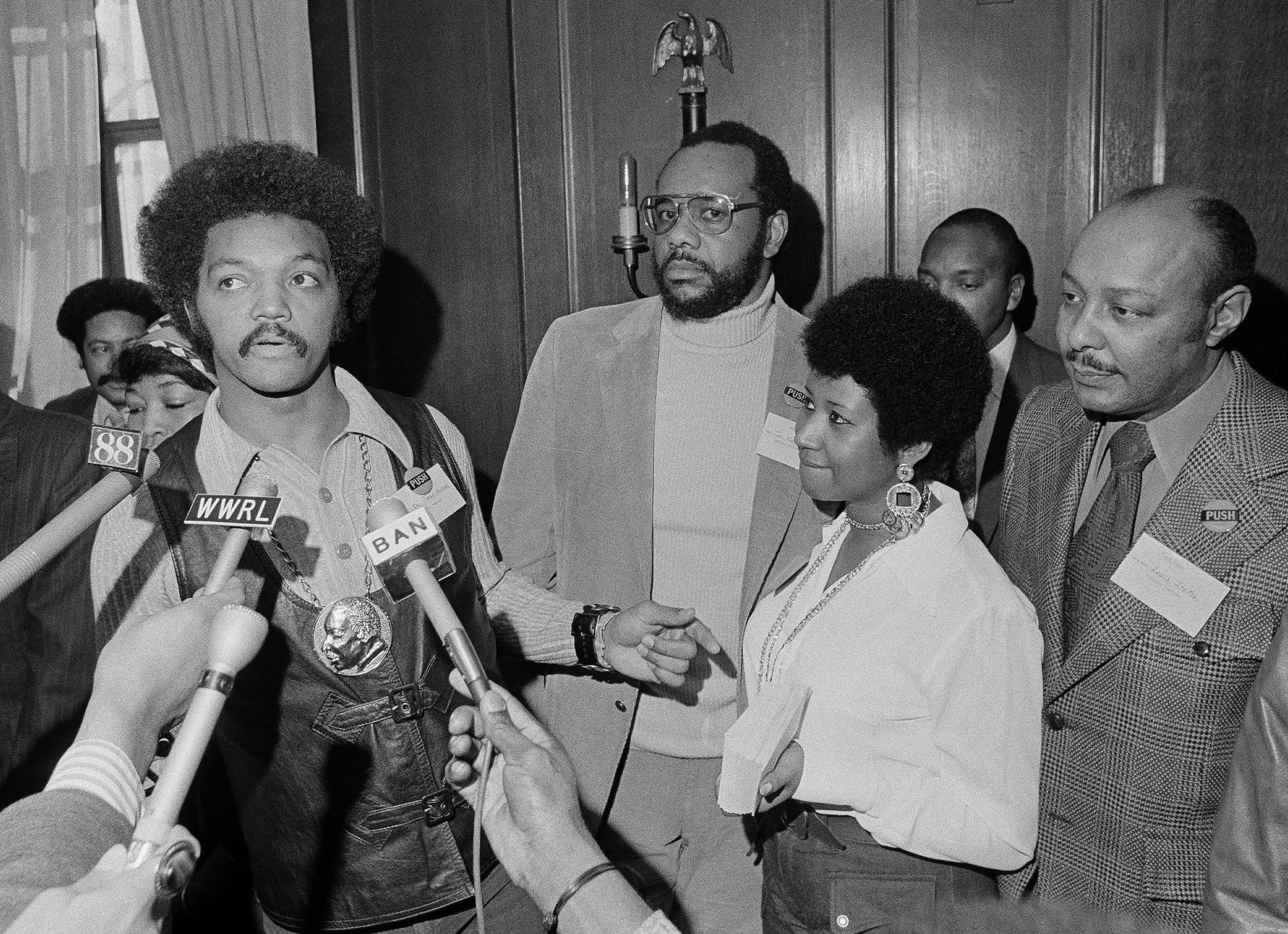 Medborgarrättsaktivisten Jesse Jackson och Aretha Franklin under Operation PUSH Soul Picnic i New York, 1972. Ett evenemang som hyllade ”svarta hjältar och hjältinnor”. 