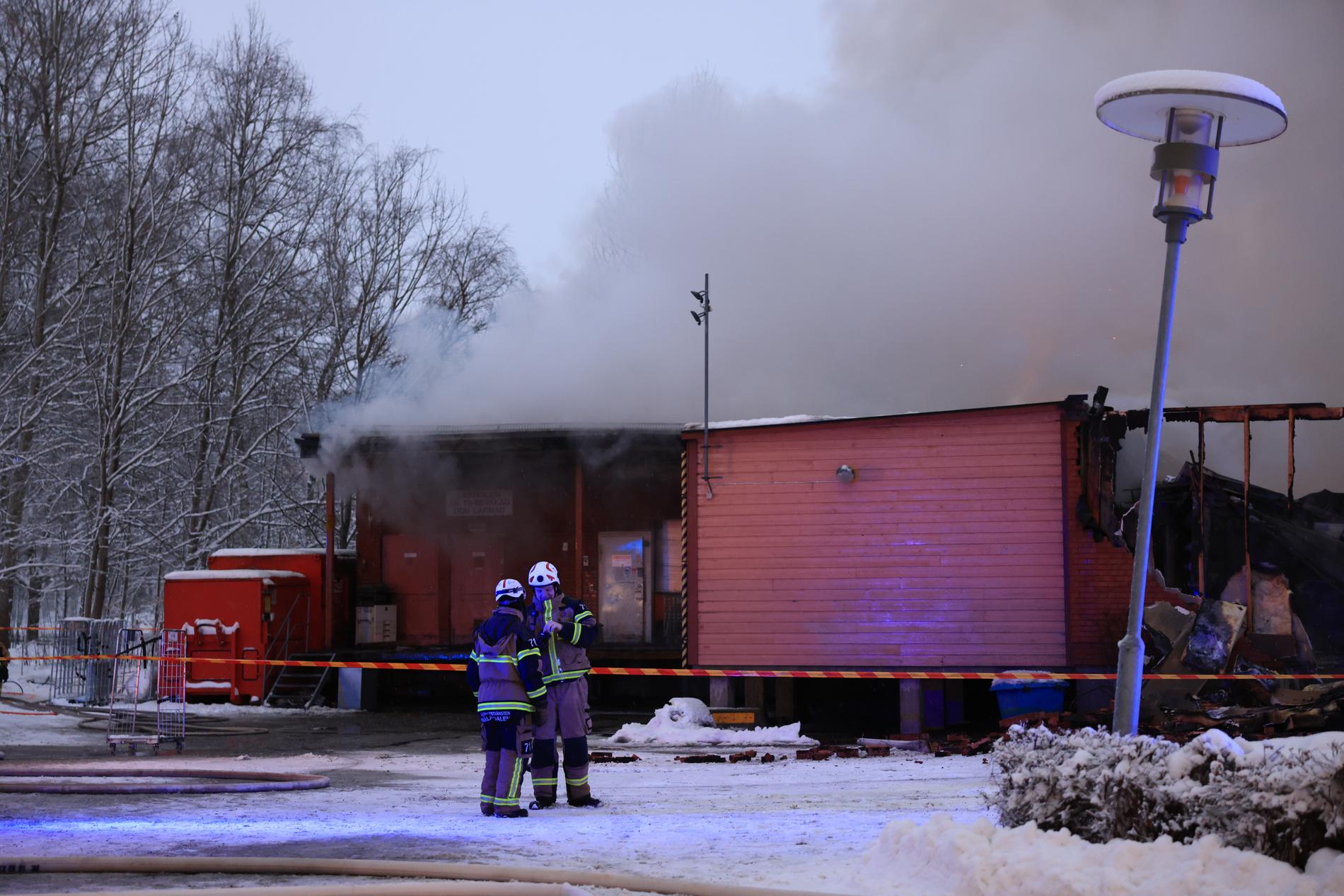 Stora skador efter brand på ICA Supermarket Haga i Västerås