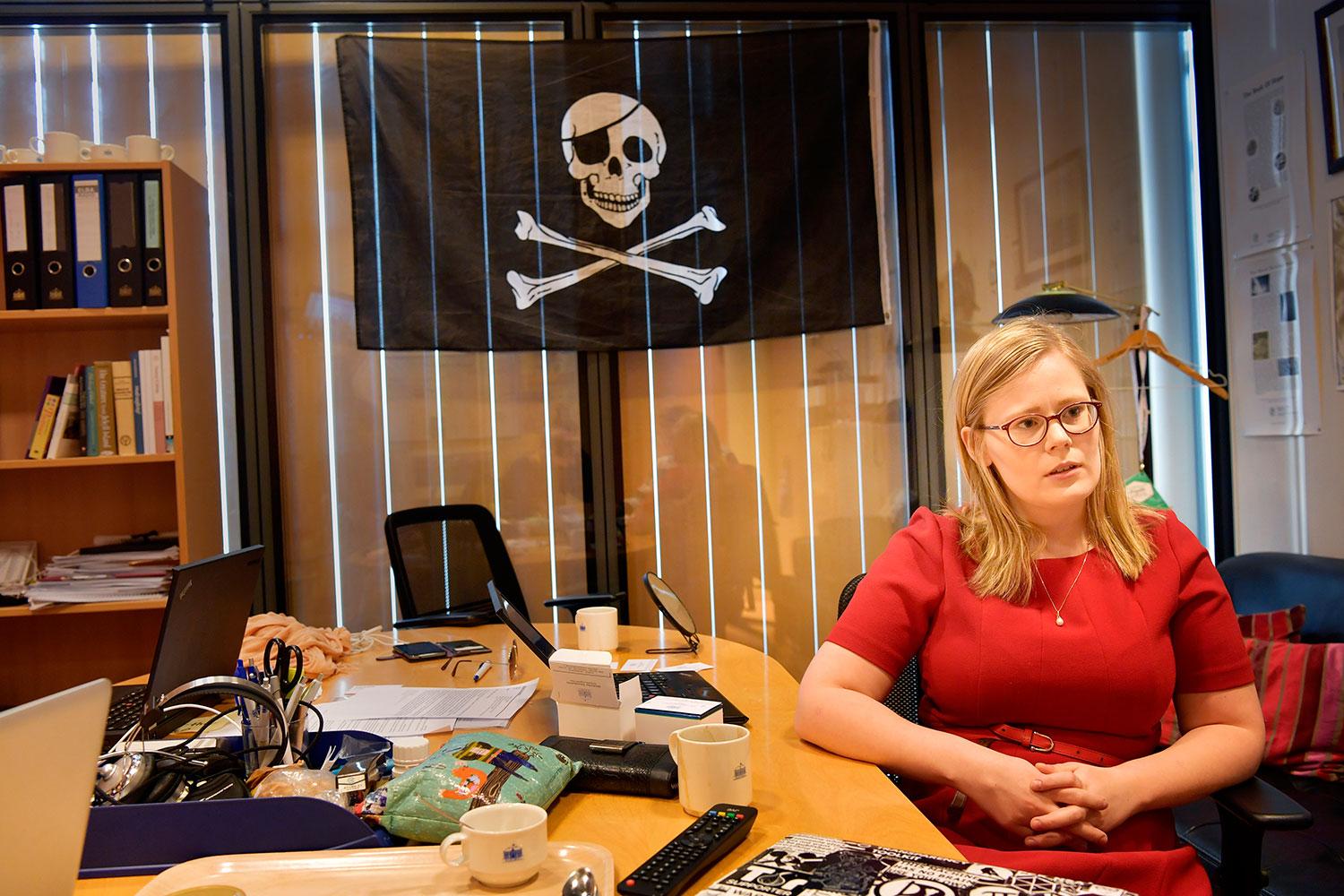 Asta Gudrun Helgadottir, ledamot i isländska Alltinget för Piratpartiet.