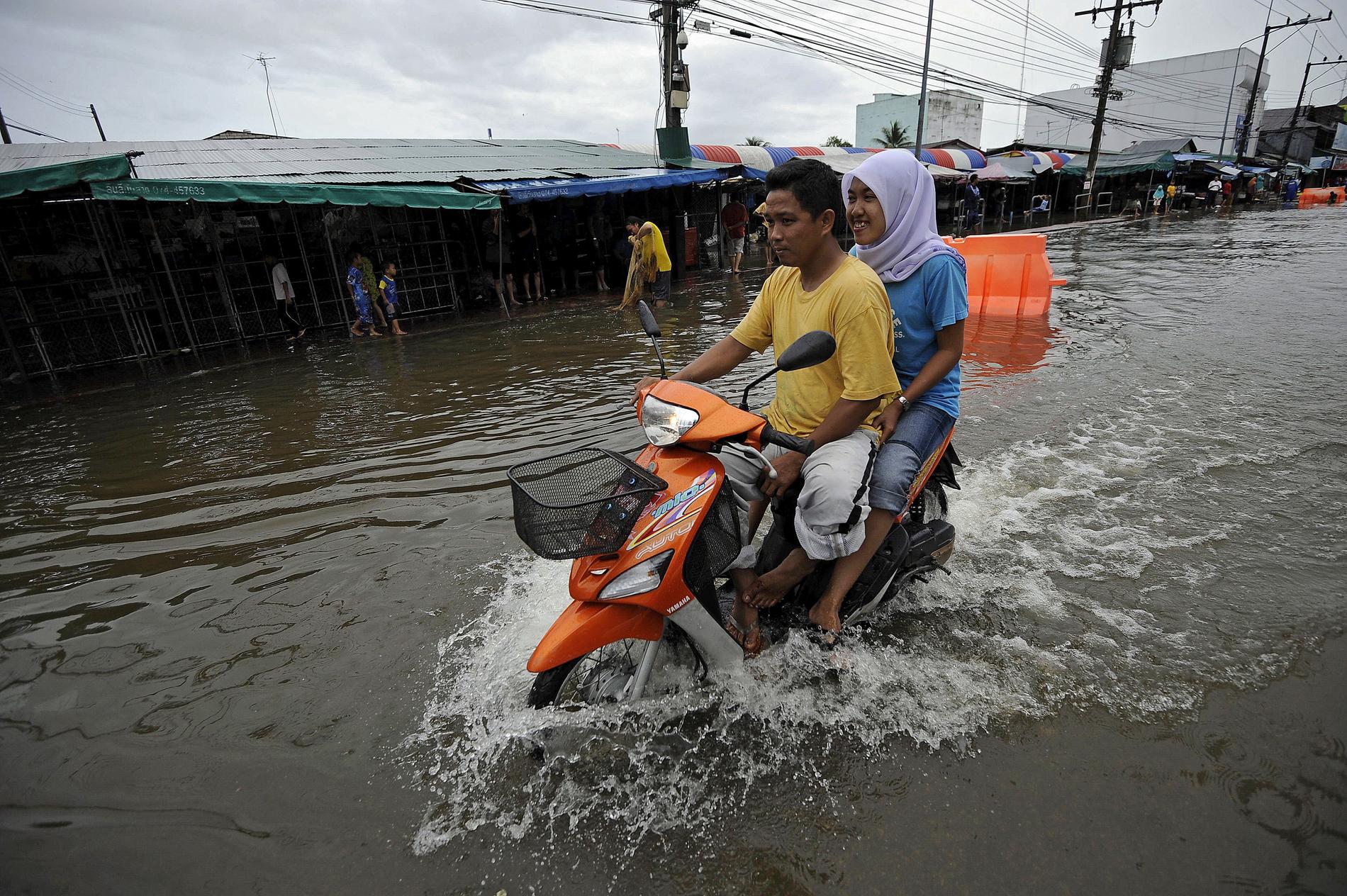 Stora delar av södra Thailand har drabbats av svåra översvämningar.