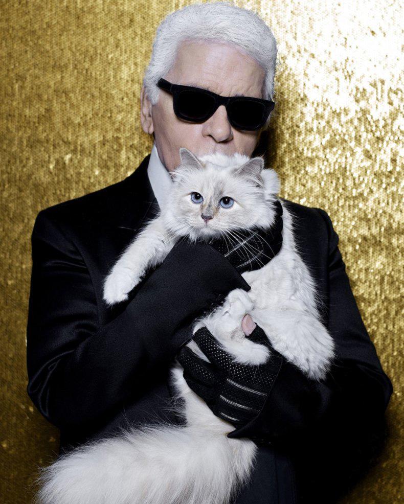 Karl Lagerfeld med katten Choupette.