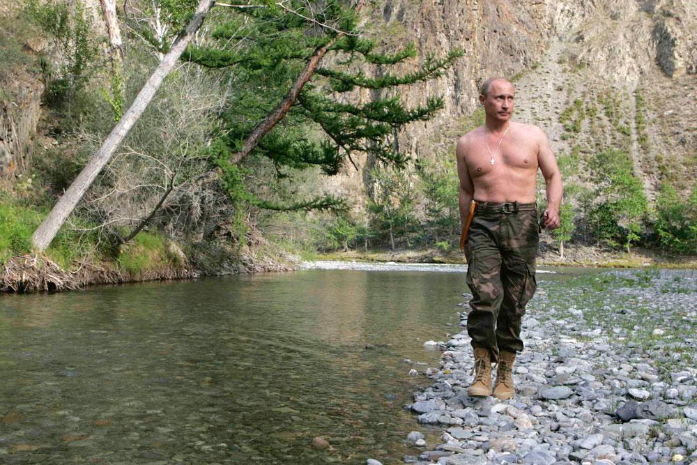 Putin vid en sibirisk flod. Vid den här perioden, september 2007, utsågs Putin till Rysslands näst sexigaste politiker av en tidning.