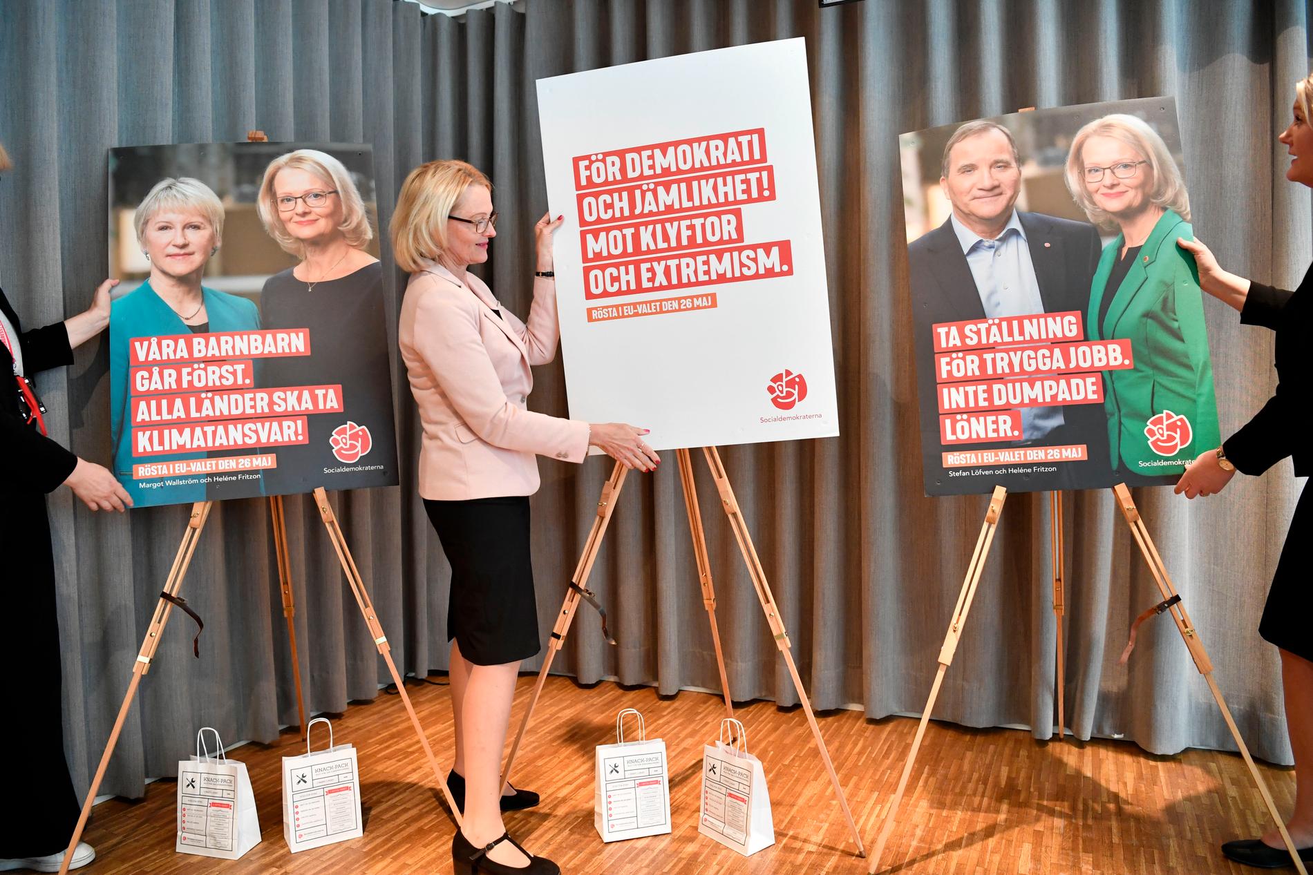 Klimat, värderingar och schyssta jobb är temat på S valaffischer. Utrikesminister Margot Wallström, statsminister Stefan Löfven och EU-kandidaten Heléne Fritzon är kampanjens ansikten.