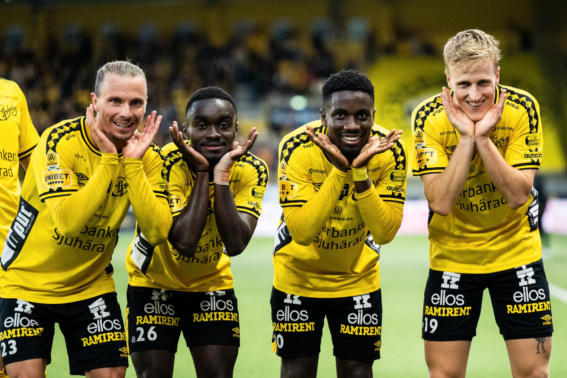 Elfsborgs Niklas Hult, Emmanuel Boateng, Michael Baidoo och Jeppe Okkels jublar efter 3–0-målet.