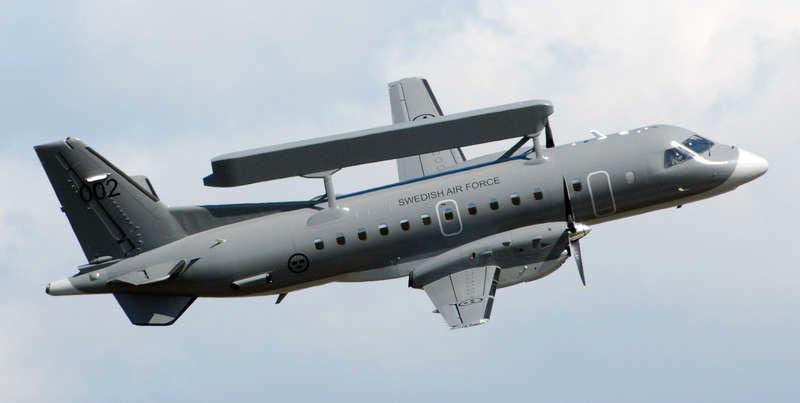 Ett flygplan med det militära radarsystemet Erieye, som Förenade Arabemiraten nu får köpa av Saab.